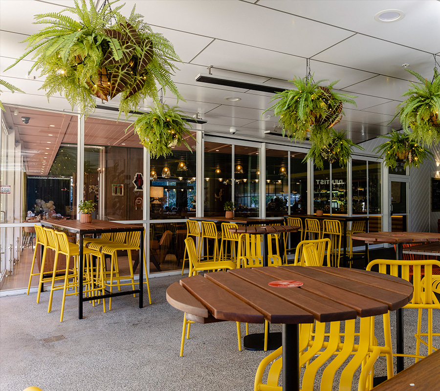 Outdoor Garden dining at Maggie Mays